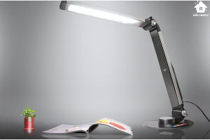 Đèn học LED hiện đại, thiết kế tinh gọn, phát ánh sáng trung tính, tiết kiệm điện và bảo vệ mắt.
